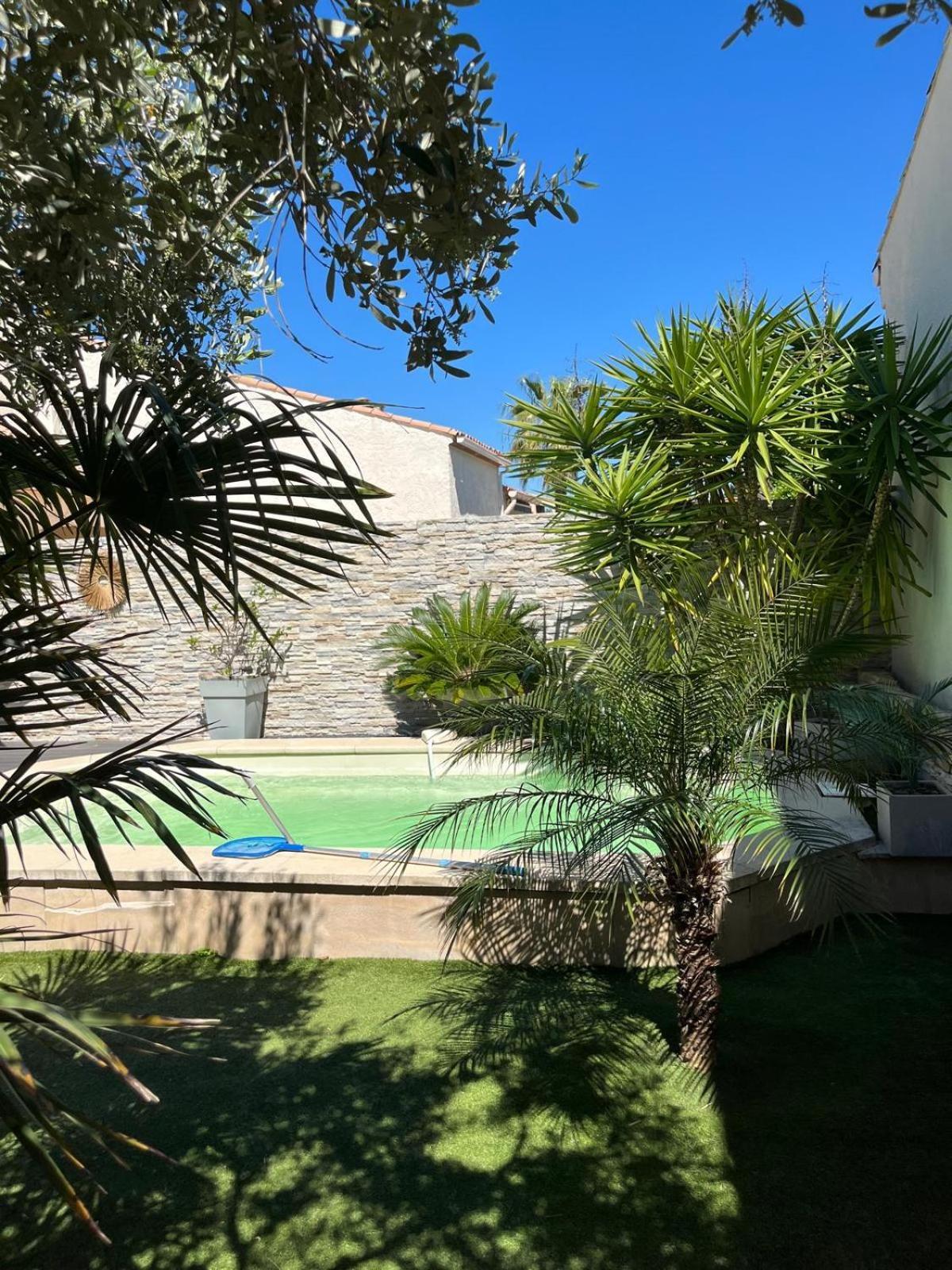 Holiday home Maison Spacieuse Proche De La Avec Piscine